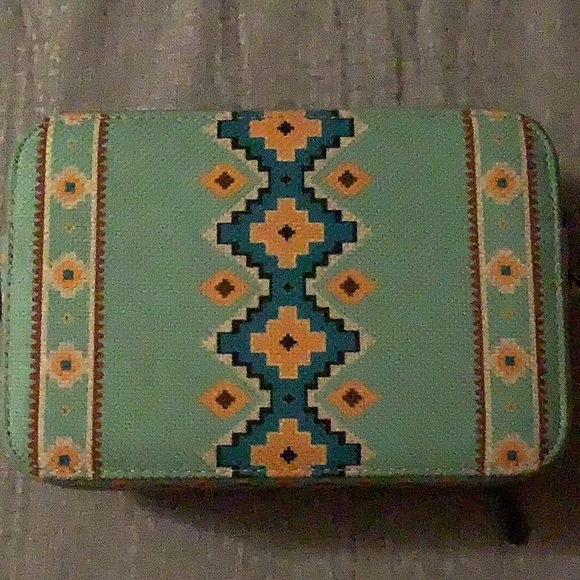 Wrangler Southwestern Printed Purse - Picture 2 of 4